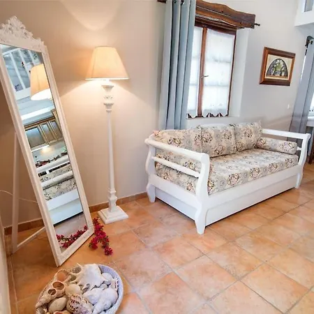 Petrino - A Nest! Holiday home Velianitatika